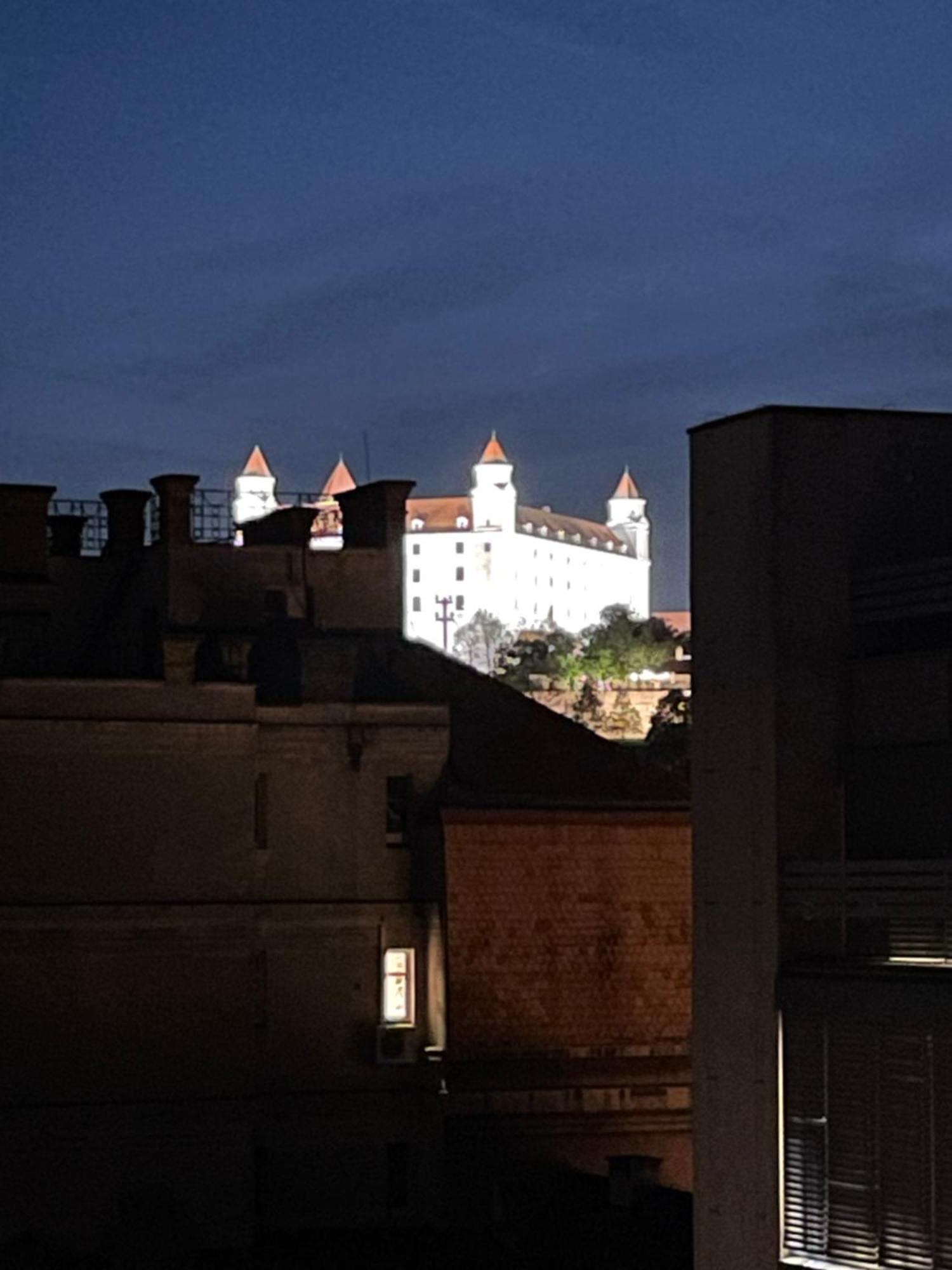 Old Town Apartment Black Bratislava Exterior photo