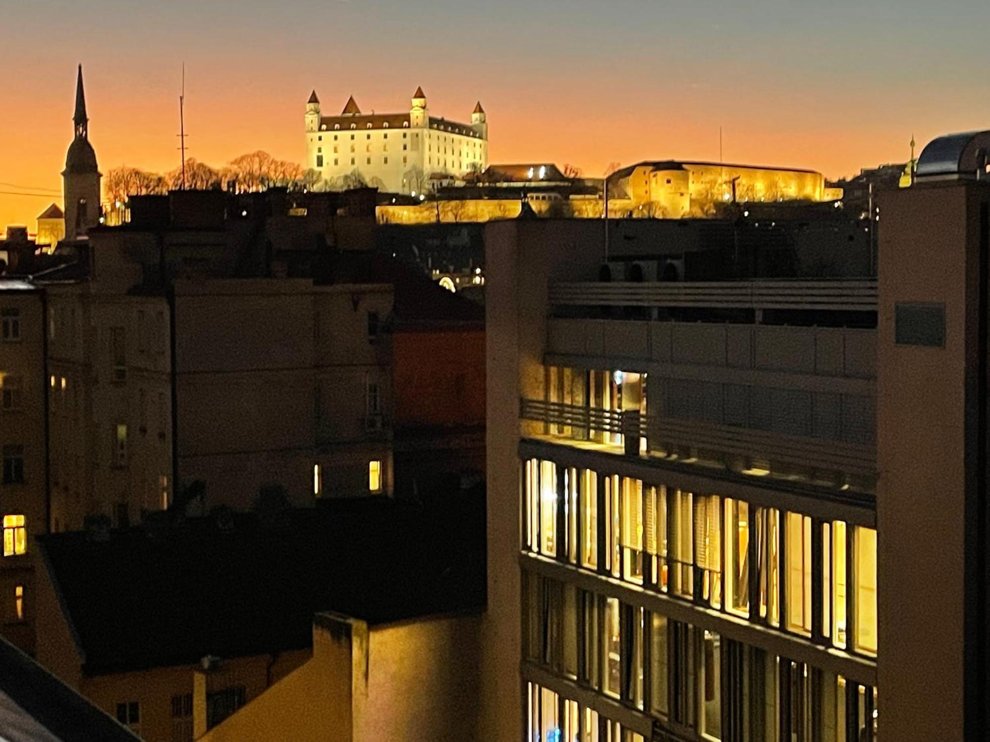 Old Town Apartment Black Bratislava Exterior photo